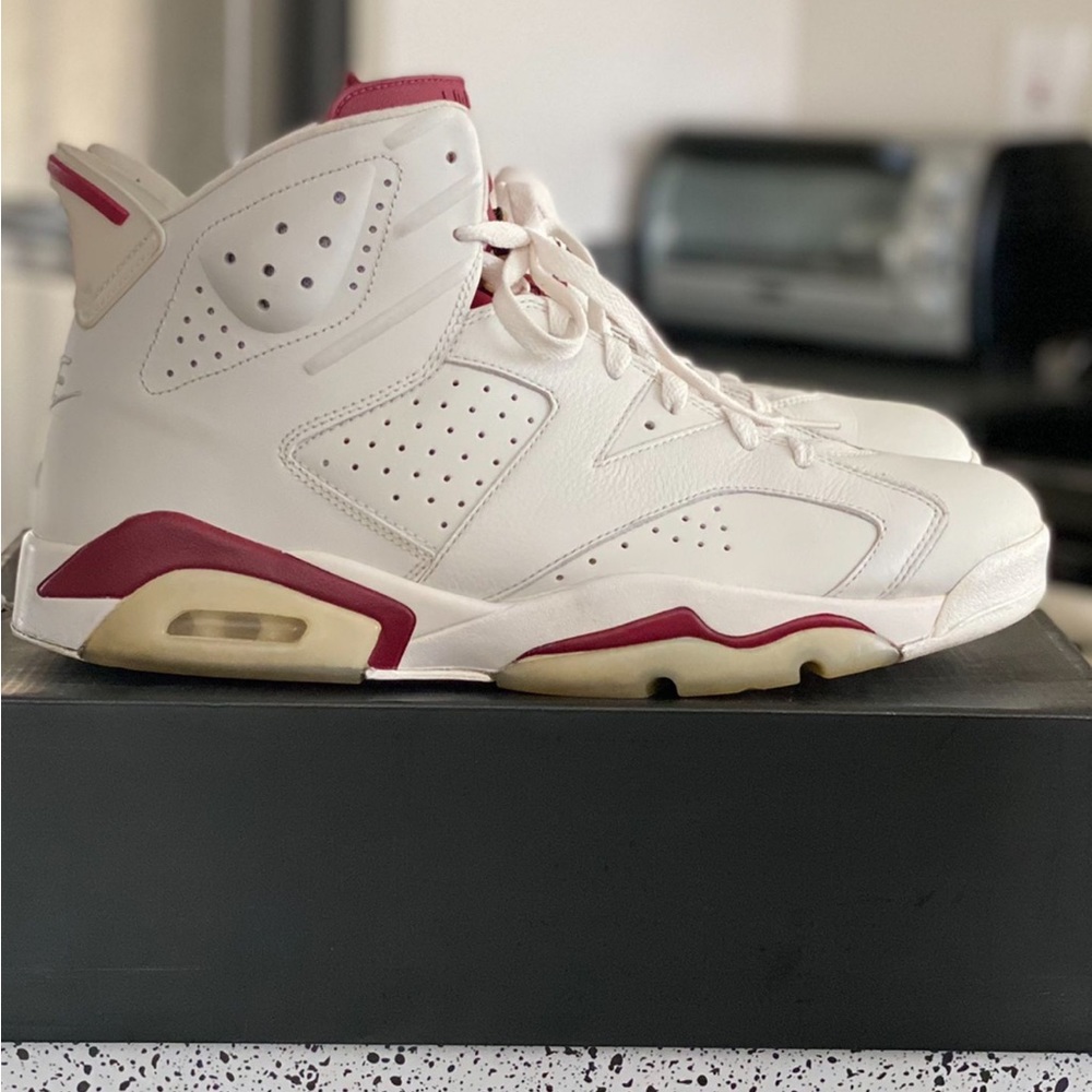 Air Jordan 6 Retro "Maroon"